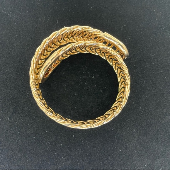 Elegant Gold-Tone Spiral Bracelet - Picture 2 of 3